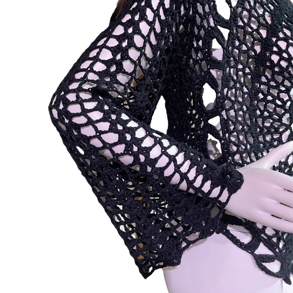 PAPILLON BLACK ASYMMETRICAL CROCHET TOP W/FLARED LONG SLEEVES  Size L-XL - Picture 8 of 10